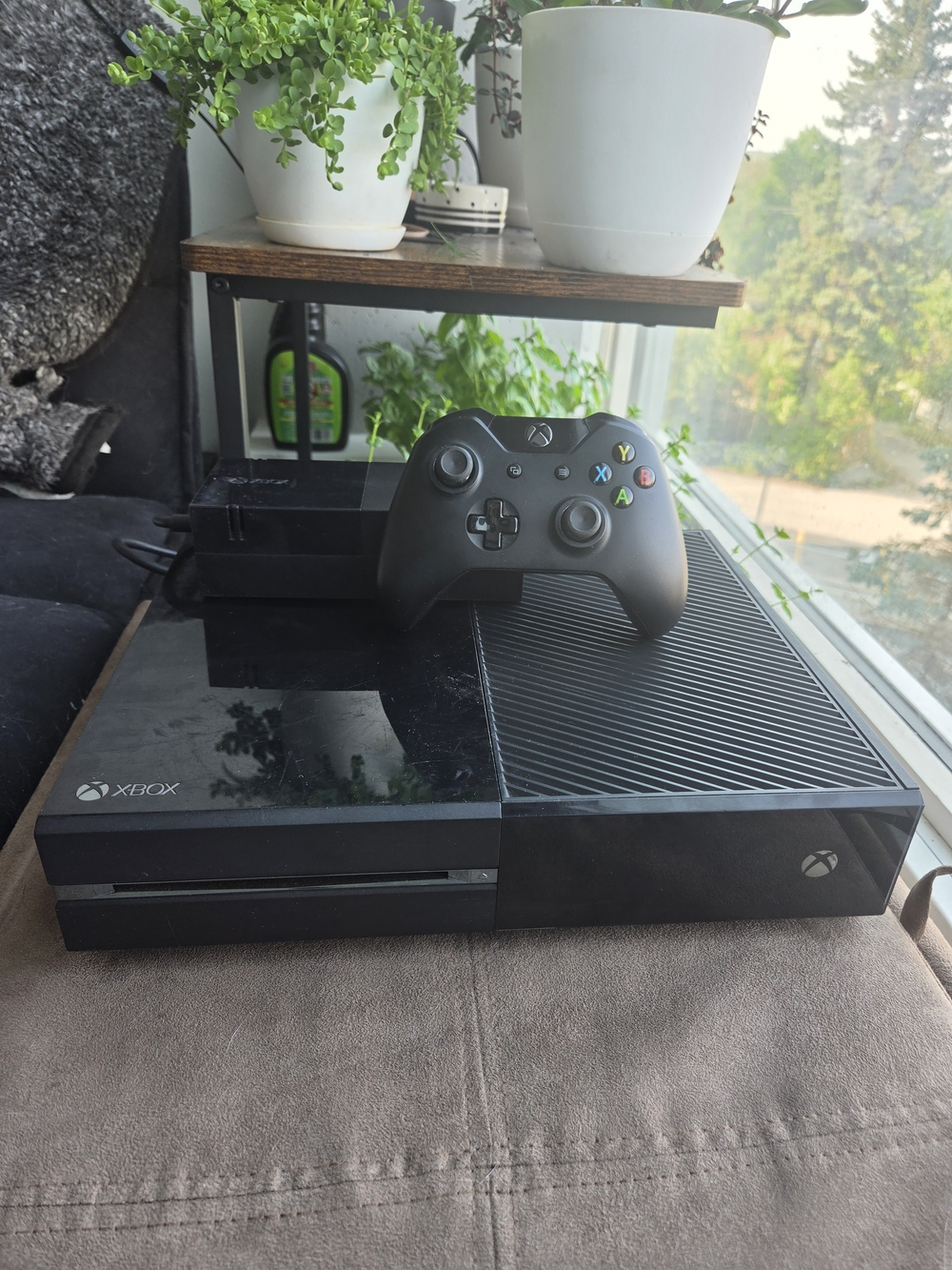 One Console with Wireless Controller - Black